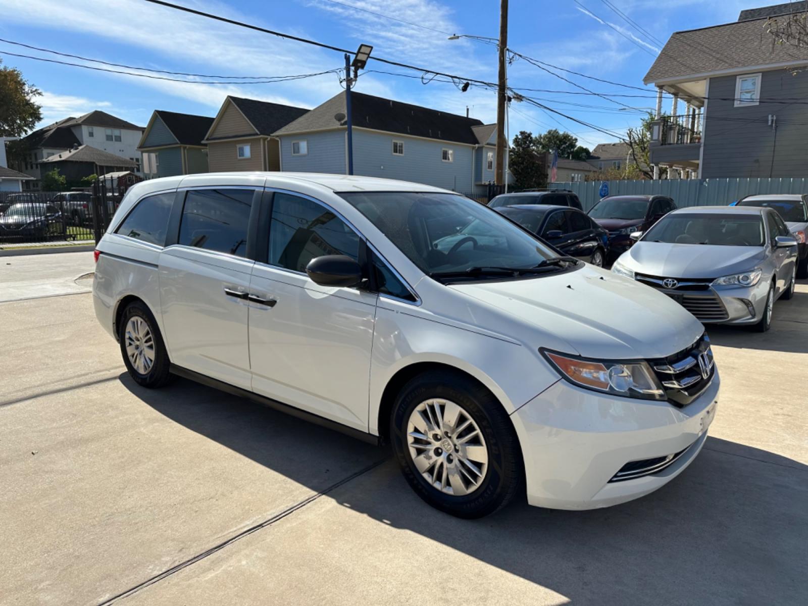 2014 White /Beige Honda Odyssey LX (5FNRL5H29EB) with an 3.5L V6 SOHC 24V engine, 6-Speed Automatic transmission, located at 1501 West 15th St., Houston, 77008, (713) 869-2925, 29.797941, -95.411789 - Photo #1